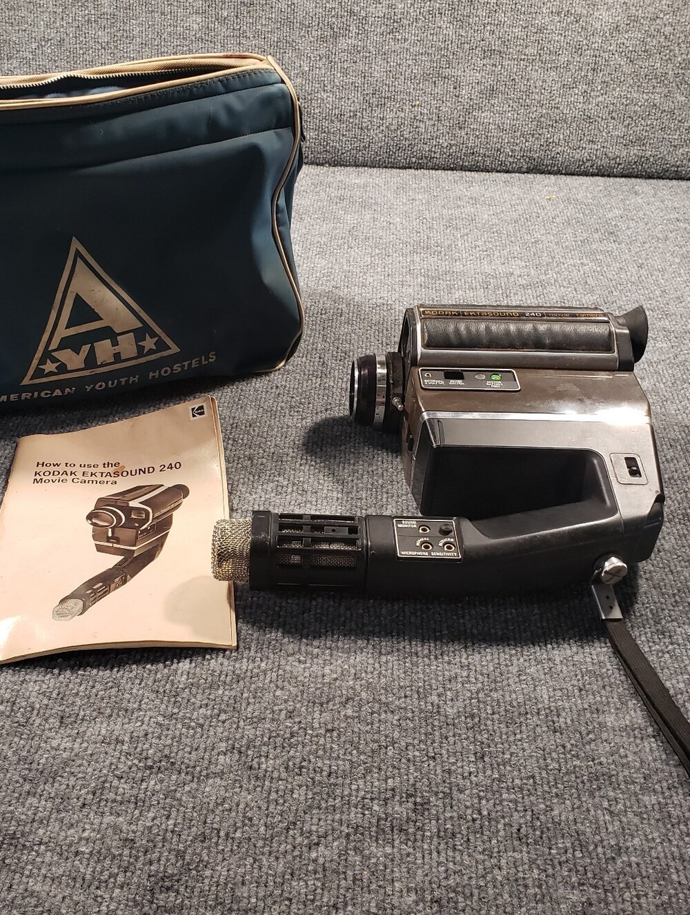KODAK EKTASOUND 240 MOVIE CAMERA,  UNTESTED, Collector, with Manual and Bag